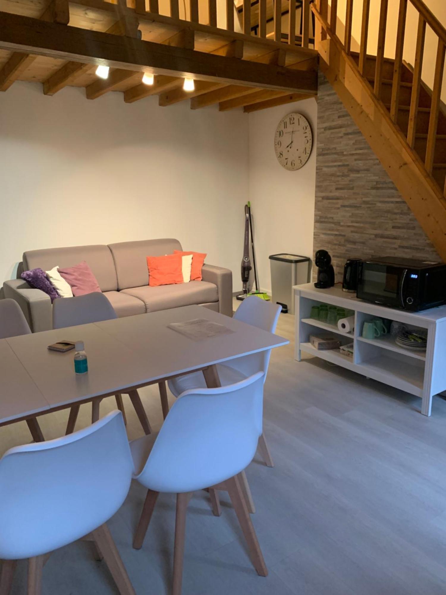 Homestay Salon Independant, Salle De Bain Wc Prives, Jardin Prive, Piscine Partagee Pres D'un